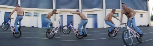 Megaspin One Hand en tenant la selle